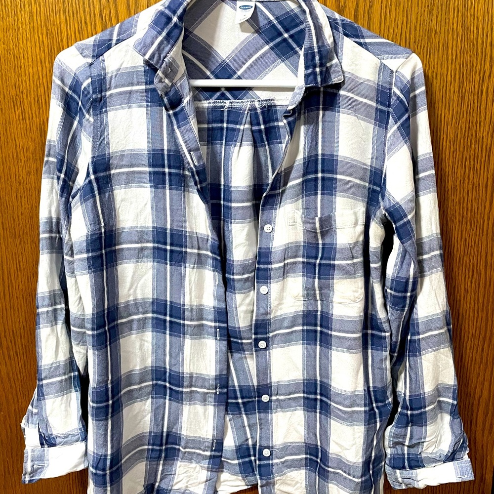 Blue button up plaid long sleeve shirt